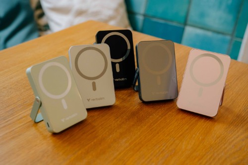 Verbatim Charge 'n' Go Magnetic Wireless Power Bank with stand - 10000 mAh Black